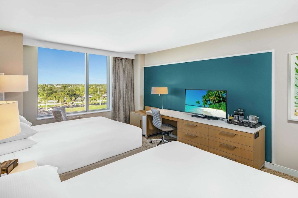 Hilton Miami Dadeland Room, 2 Queen Beds 4