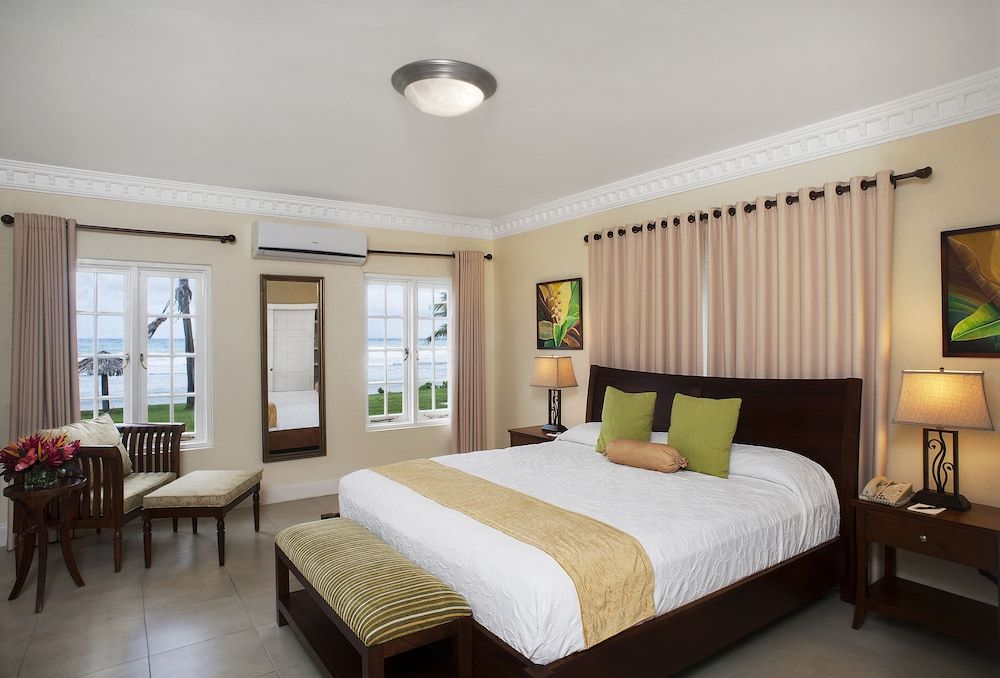 Half Moon Room (Great House Ocean) 3