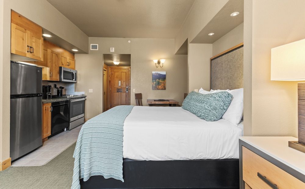 The Steamboat Grand Studio 2