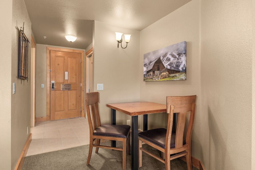 The Steamboat Grand Studio 8