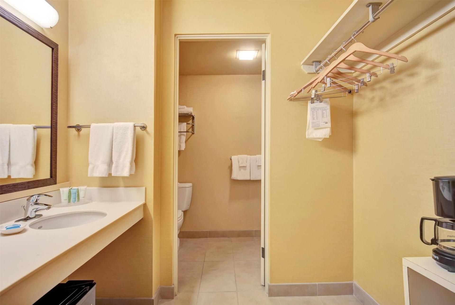 2 Queen Beds, Ocean View, Non-Smoking