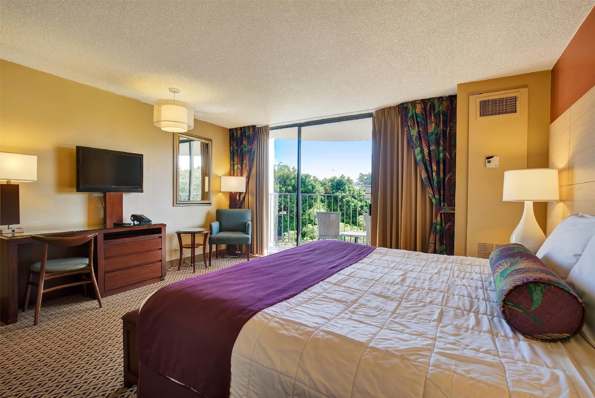 1 King Bed, Mobility/Hearing Access Room, Roll-In Shower, Banyan View, NSMK
