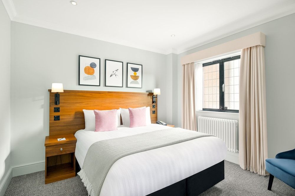 Standard Room, 1 Queen Bed (Bath Shower Combination)