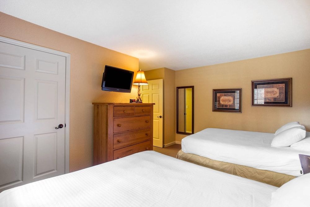 Suite, 2 Bedroom Deluxe