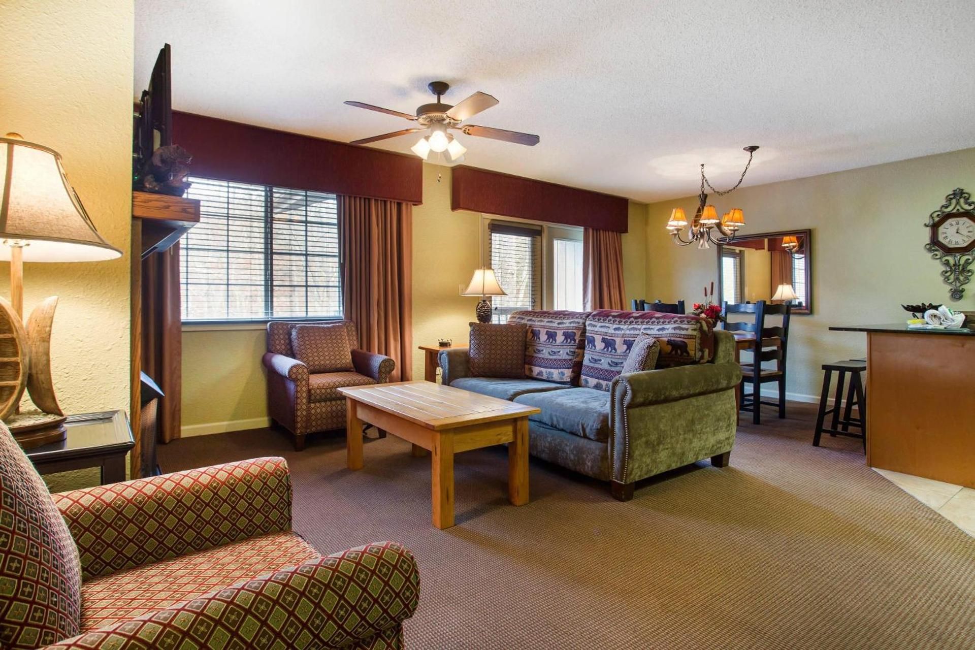 1 King Bed, Suite, Nonsmoking