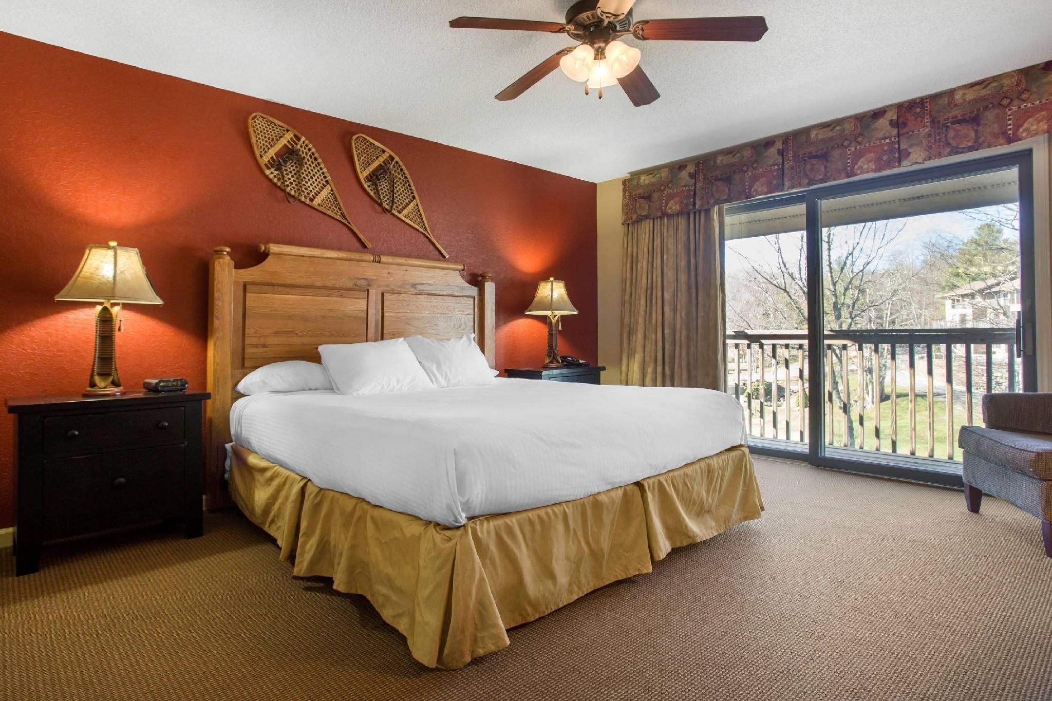 1 King Bed, 2 Queen Beds, Suite, Nonsmoking