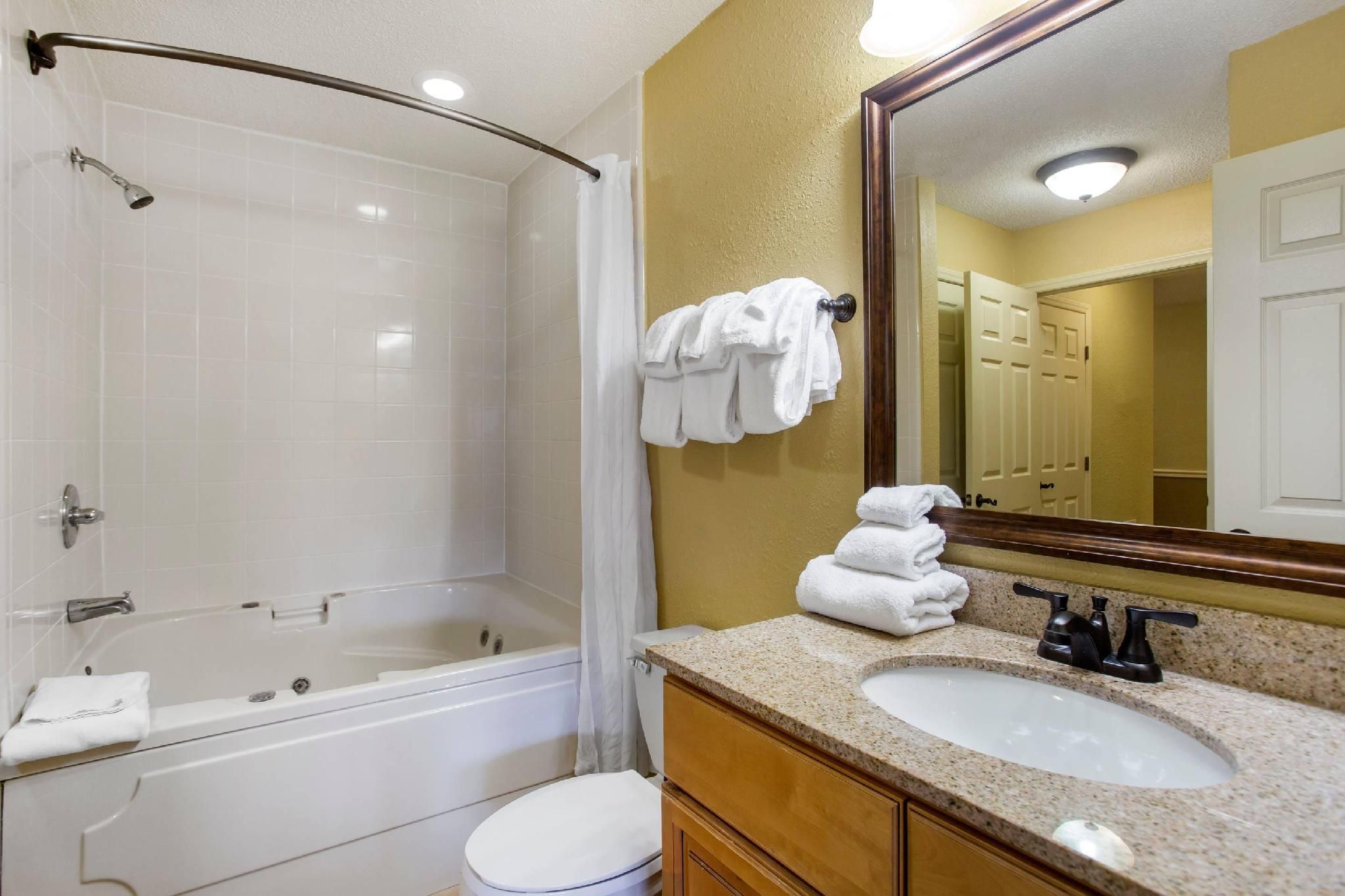 1 King Bed, Suite, Nonsmoking
