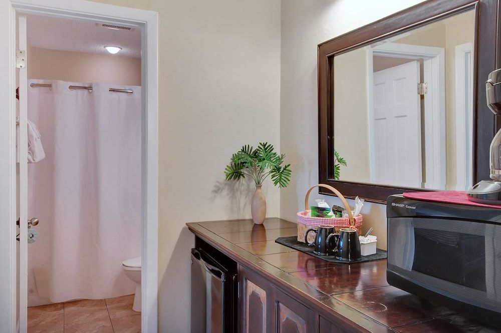 Cottages on the Green Cottage, 2 Queen Beds 4