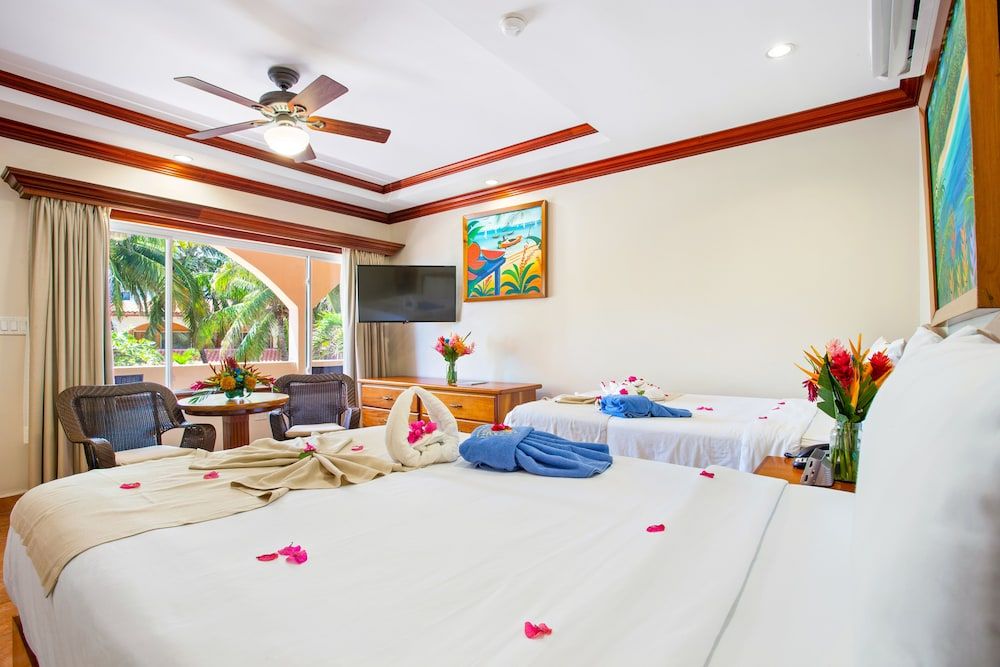 Sunbreeze Hotel Deluxe Room, 2 Double Beds 4