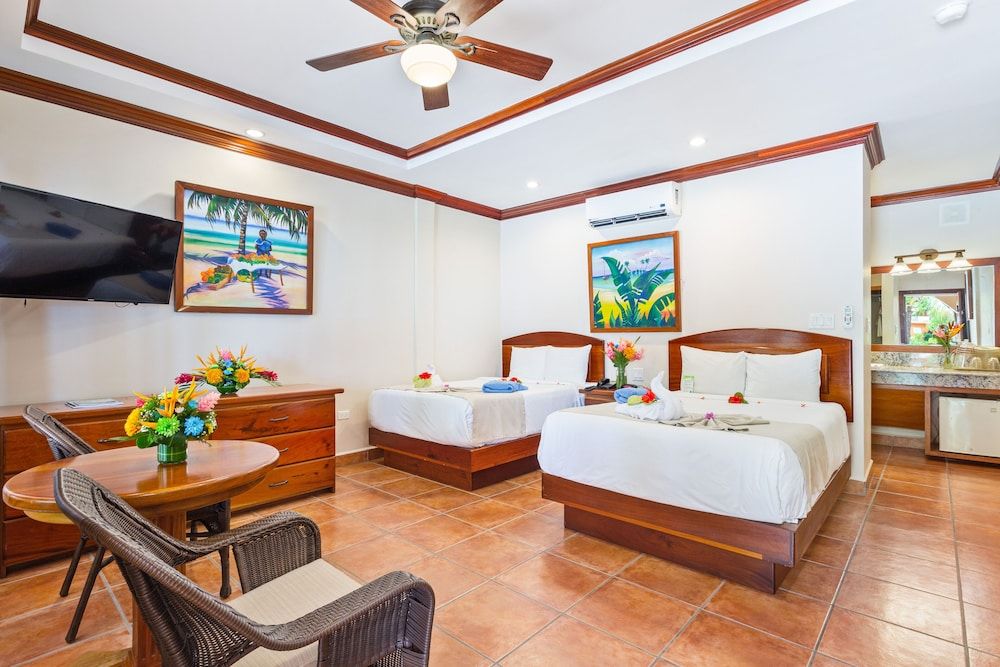 Sunbreeze Hotel Deluxe Room, 2 Double Beds 9