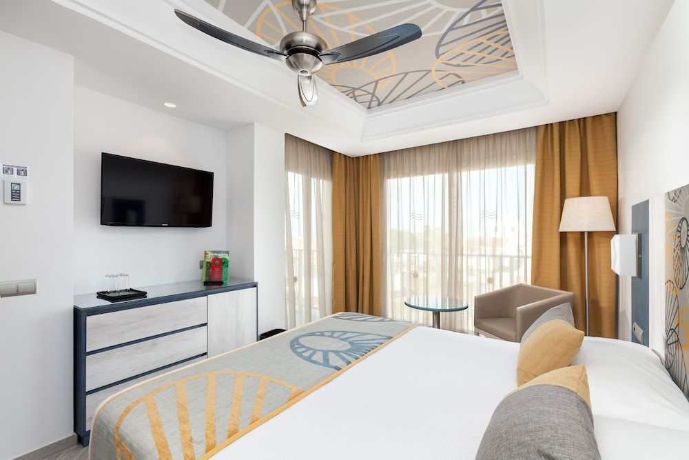 Family Room, 2 Bedrooms, Balcony