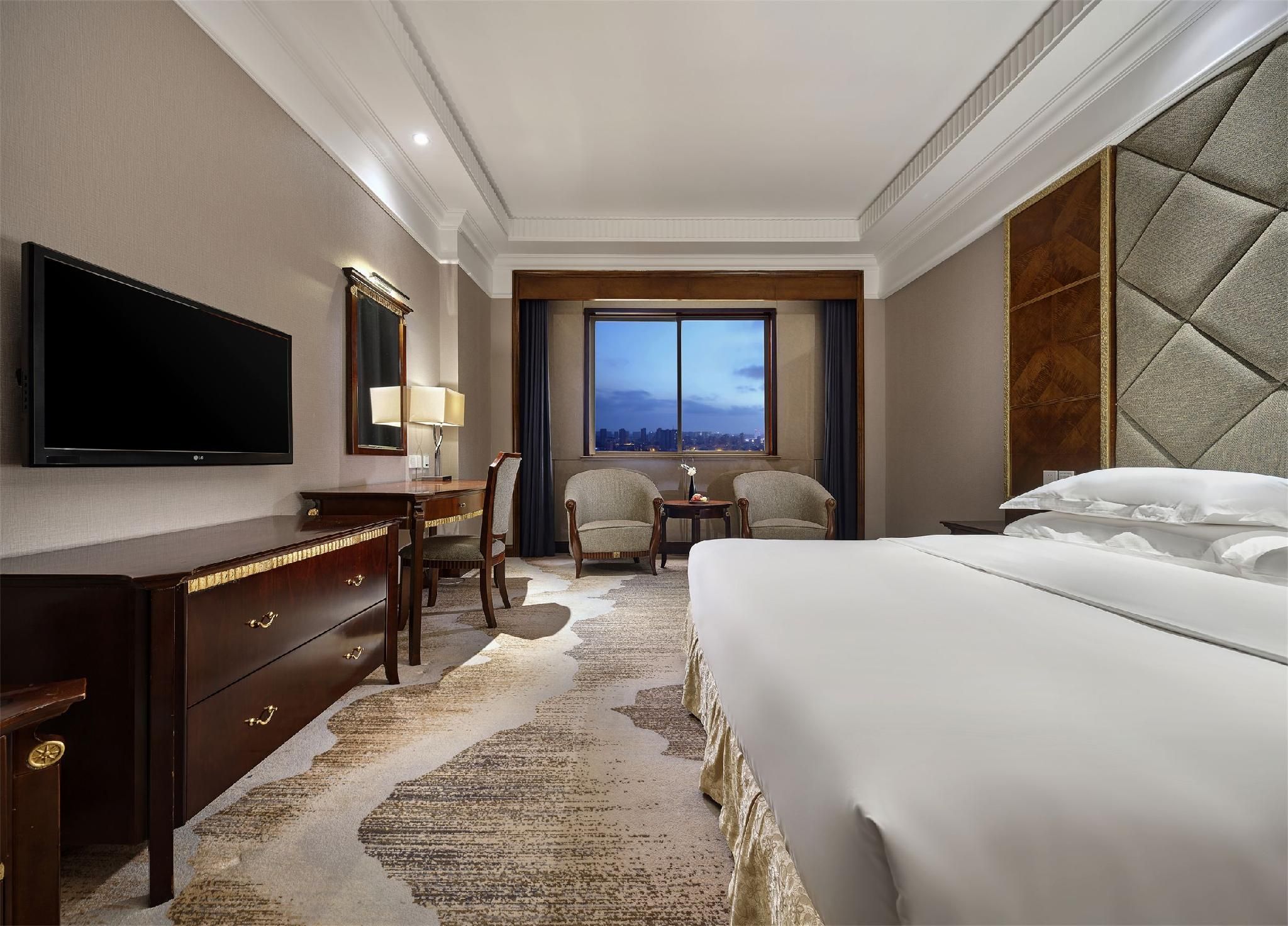 Business King Room