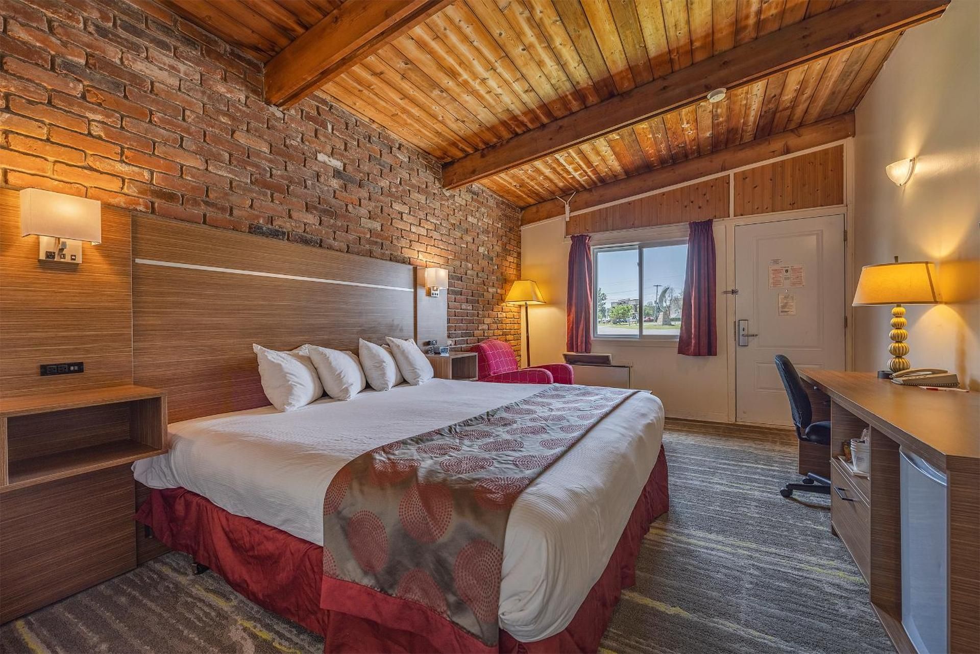 1 King Bed, Deluxe Room, Non-Smoking