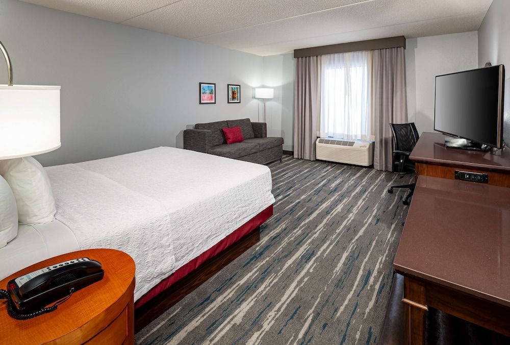 Standard Room Hearing Accessible, 1 King Bed, Non Smoking