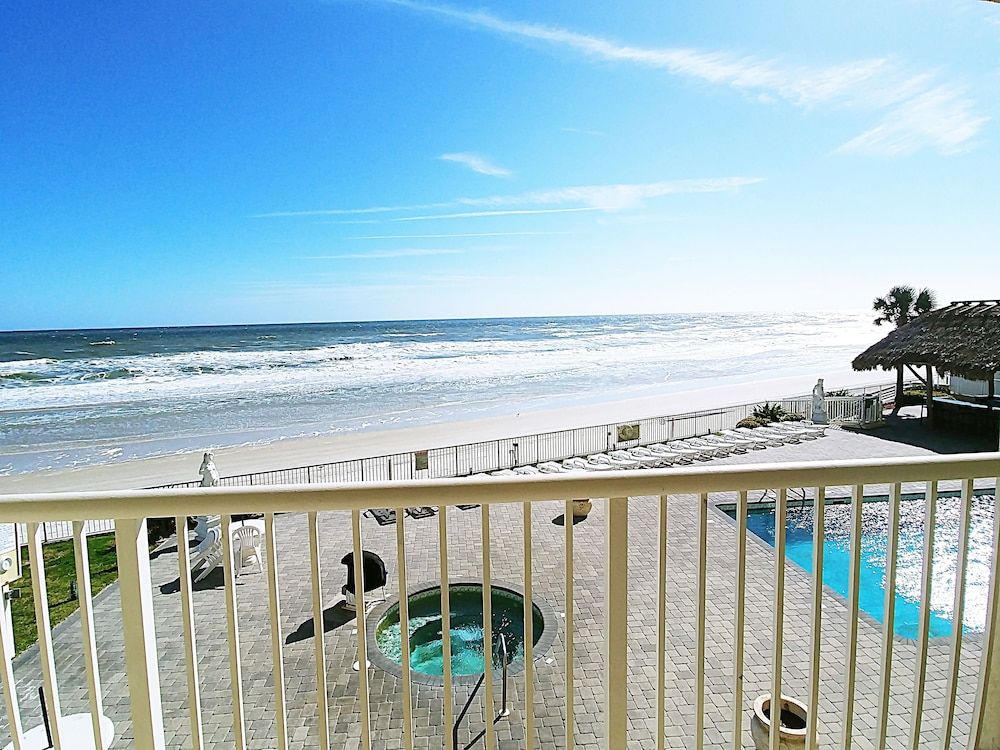 Emerald Shores Resort Room, 2 Queen Beds, Refrigerator & Microwave, Oceanfront 3