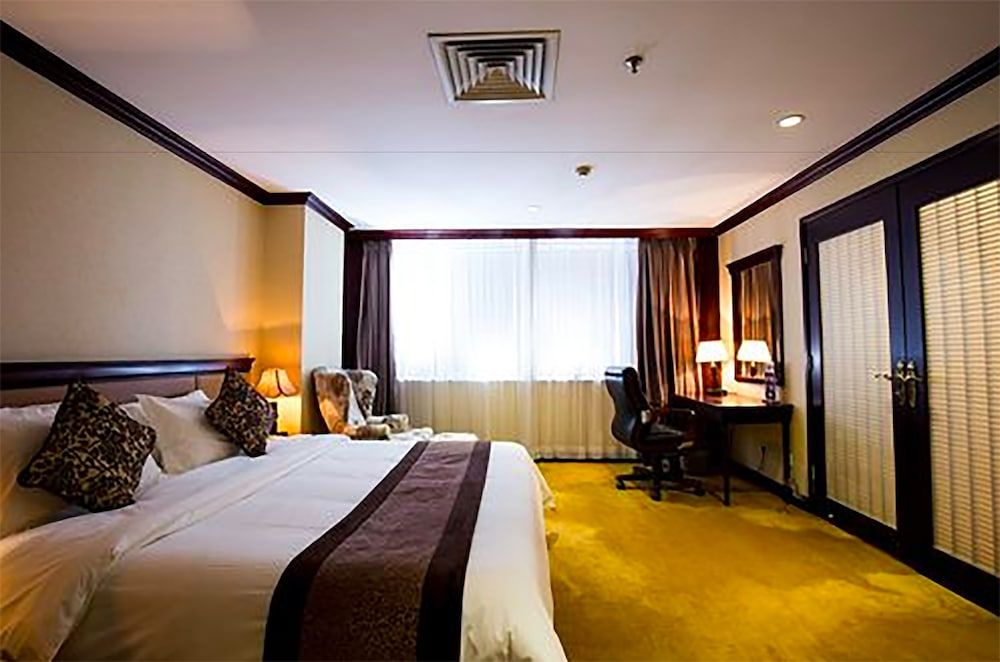 Deluxe Suite