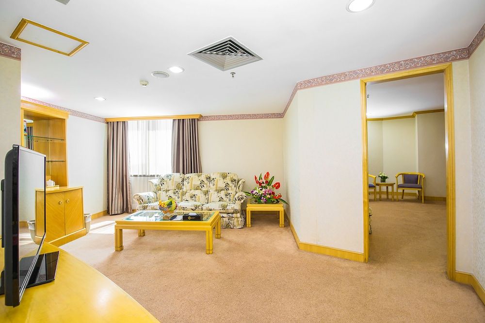 undefined Guangzhou New Century Hotel 4