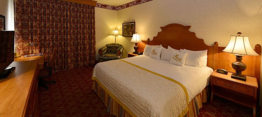 Alpine King ADA Room, Fridge & Microwave