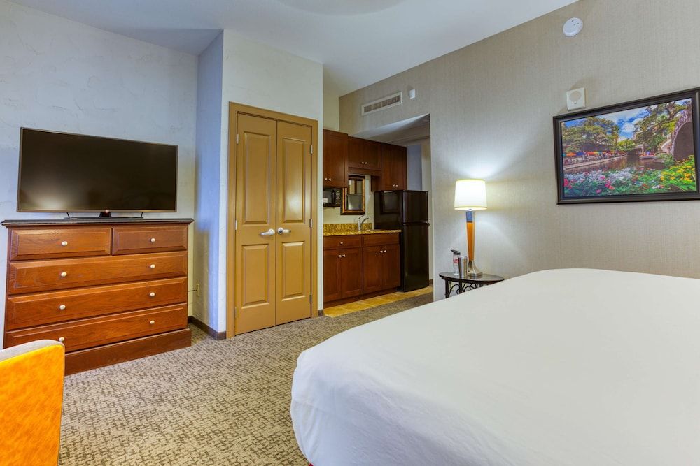 Deluxe Room, 1 King Bed with Sofa bed
