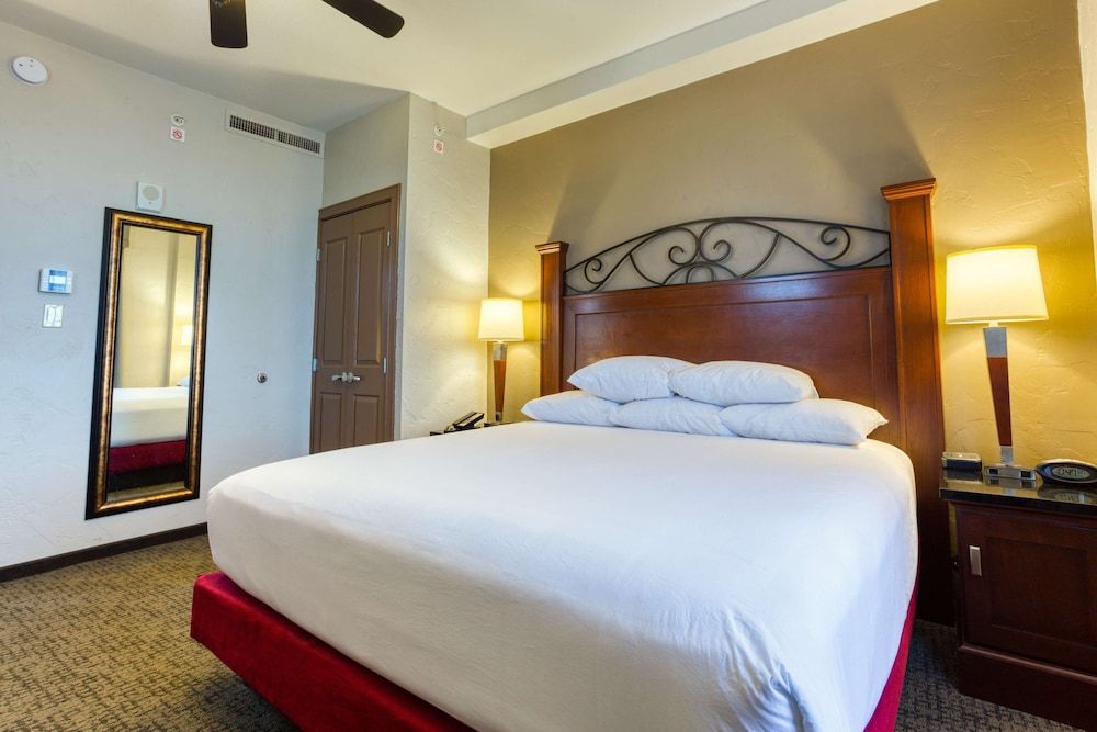 Suite, 1 King Bed with Sofa bed, Accessible, Refrigerator & Microwave (2 Rooms, Tub)