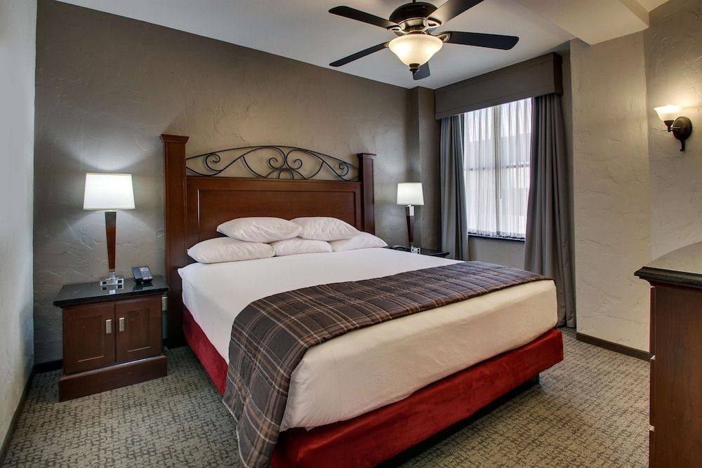 Suite, 1 King Bed with Sofa bed, Accessible, Refrigerator & Microwave (2 Rooms, Oversized, Tub)