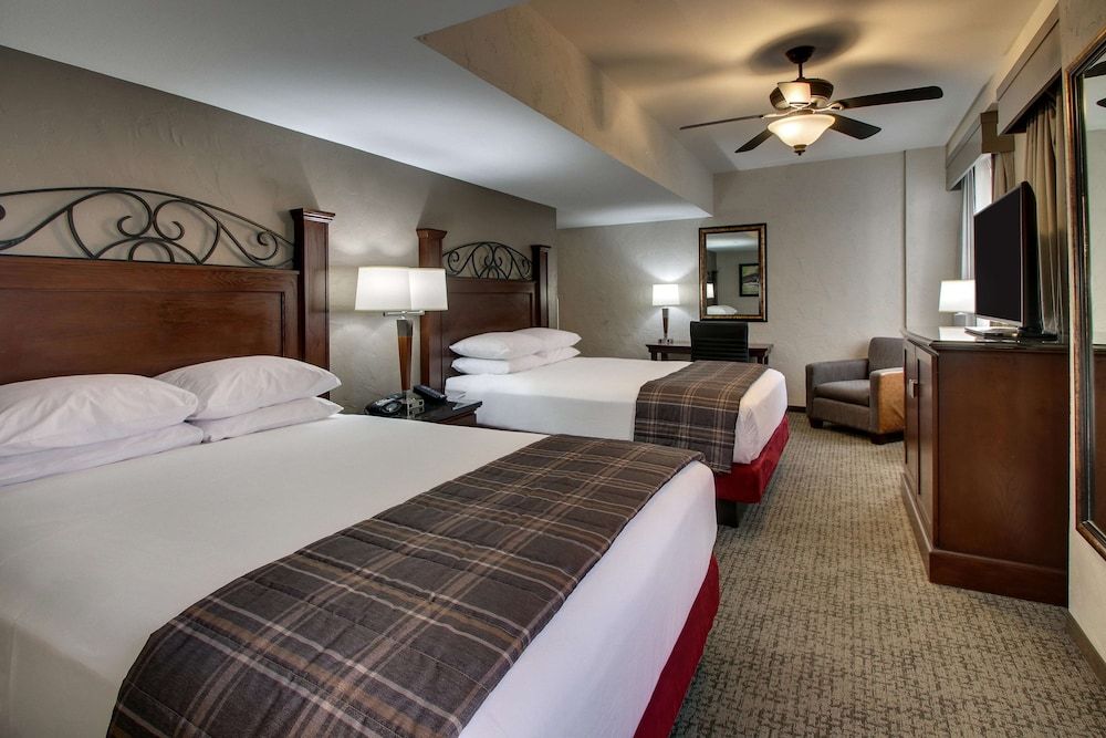 Deluxe Room, 2 Queen Beds, Accessible, Refrigerator & Microwave (Tub)