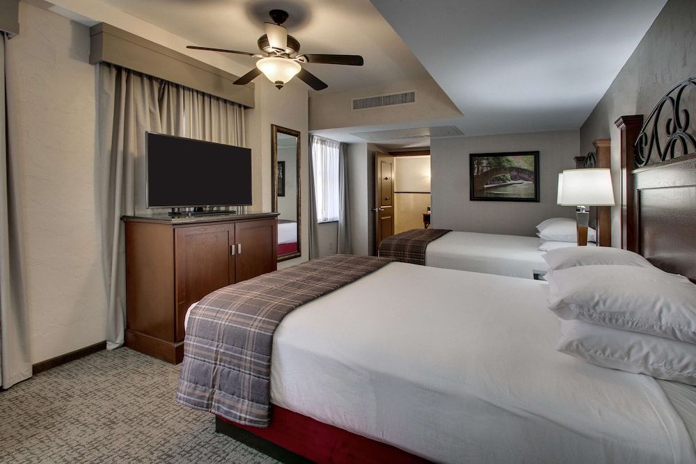 Deluxe Room, 2 Queen Beds, Accessible, Refrigerator & Microwave (Tub)