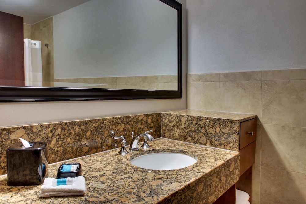 Suite, 1 King Bed with Sofa bed, Refrigerator & Microwave (Upper Floor, Oversized)