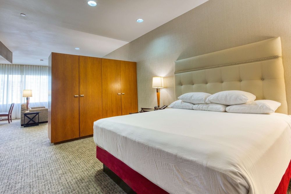 Suite, 1 King Bed (Jetted Tub)