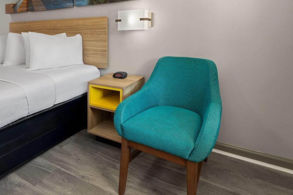 Room, 1 King Bed, Accessible, Smoking