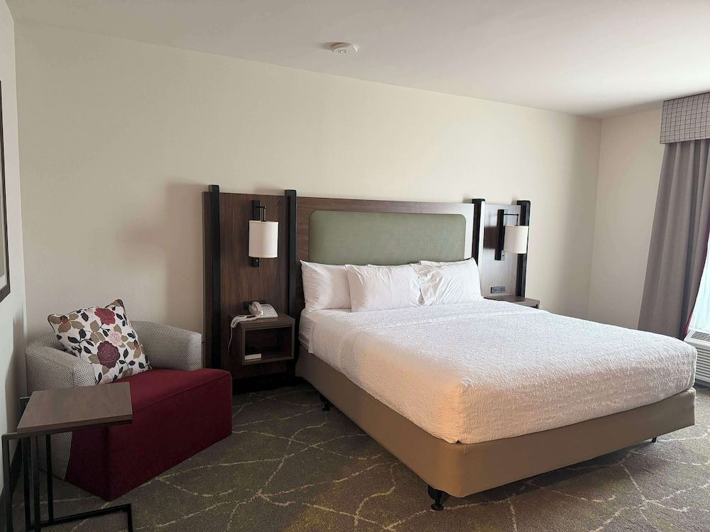Studio, 1 King Bed, Accessible (Mobility & Hearing, 3x3 Shower)