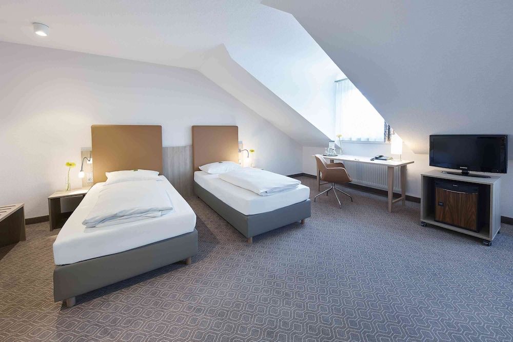 GHOTEL hotel & living Kiel Business Twin Room 5