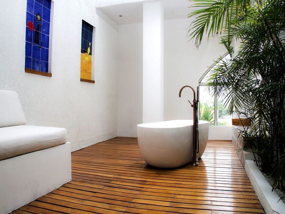 Country International Hotel Deluxe Suite 5