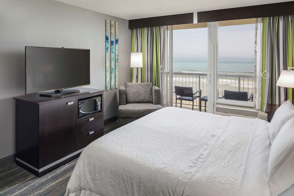 2 Queen Beds, Partial Ocean View, Balcony