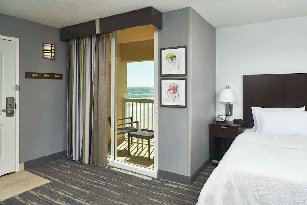 Room, 1 King Bed, Accessible, Bathtub (Mobility & Hearing)