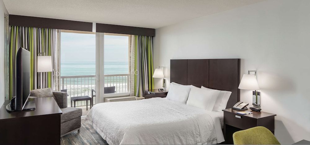 Room, 1 King Bed, Partial Ocean View (Balcony Shower)