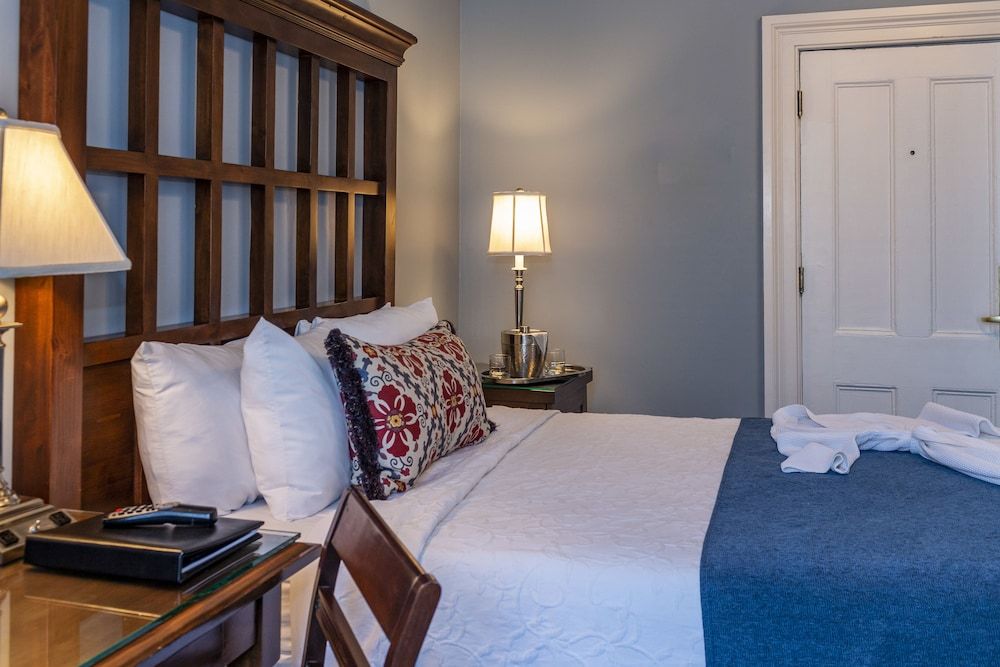 The Marshall House, Historic Inns of Savannah 1 Full Bed 2