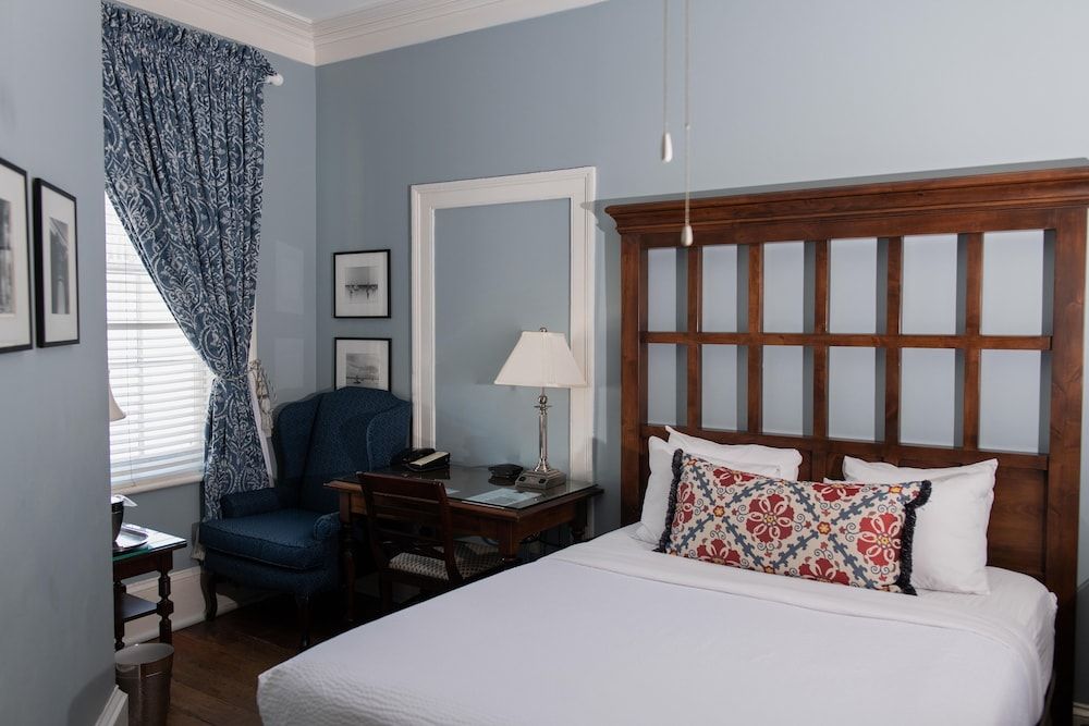 The Marshall House, Historic Inns of Savannah 1 Full Bed 2
