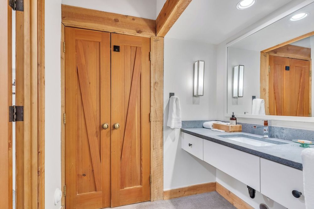 Sundance Mountain Resort Loft (Mountain) 6