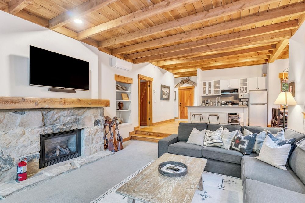 Sundance Mountain Resort Loft (Mountain) 7