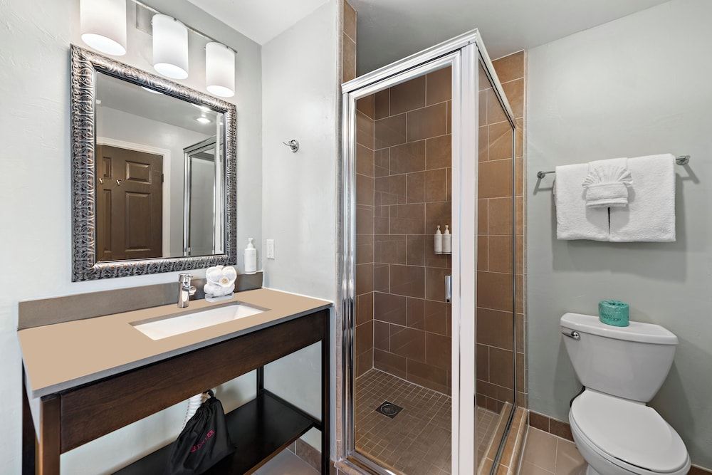 The Morgan San Simeon - Cambria by Hearst Castle Junior Suite, 1 King Bed, Fireplace, Oceanside 6