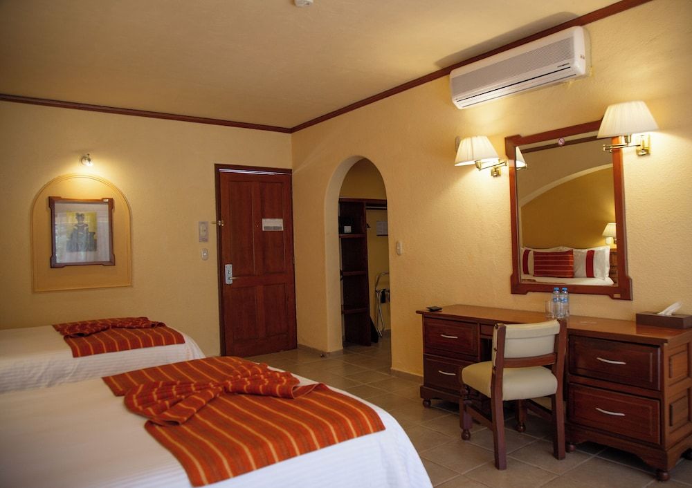 Hotel Misión Comanjilla Junior Suite, 2 Double Beds 2
