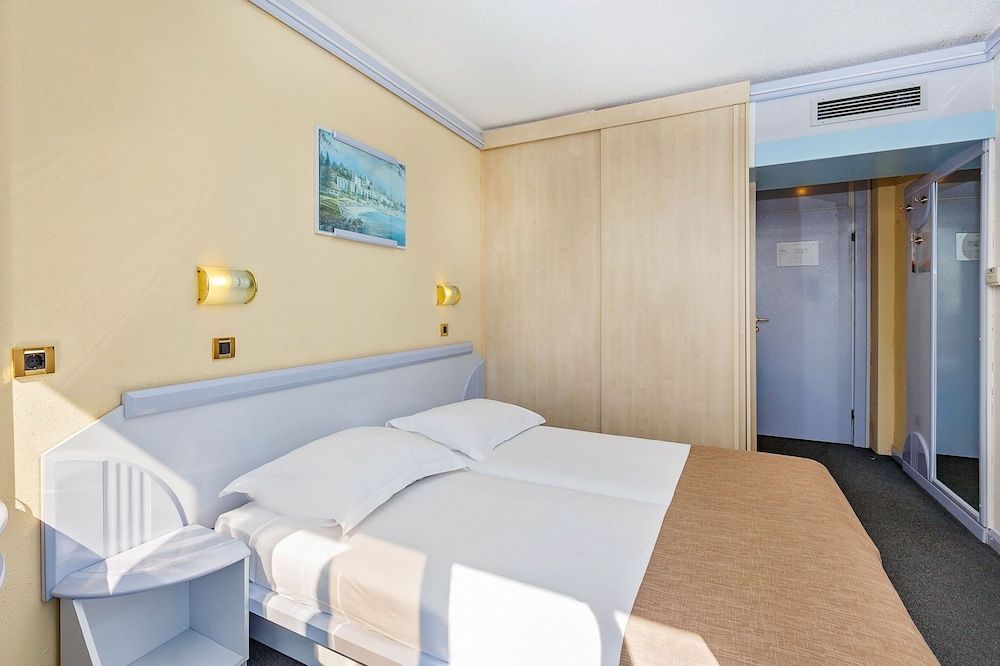 Classic room with balcony, Sea view