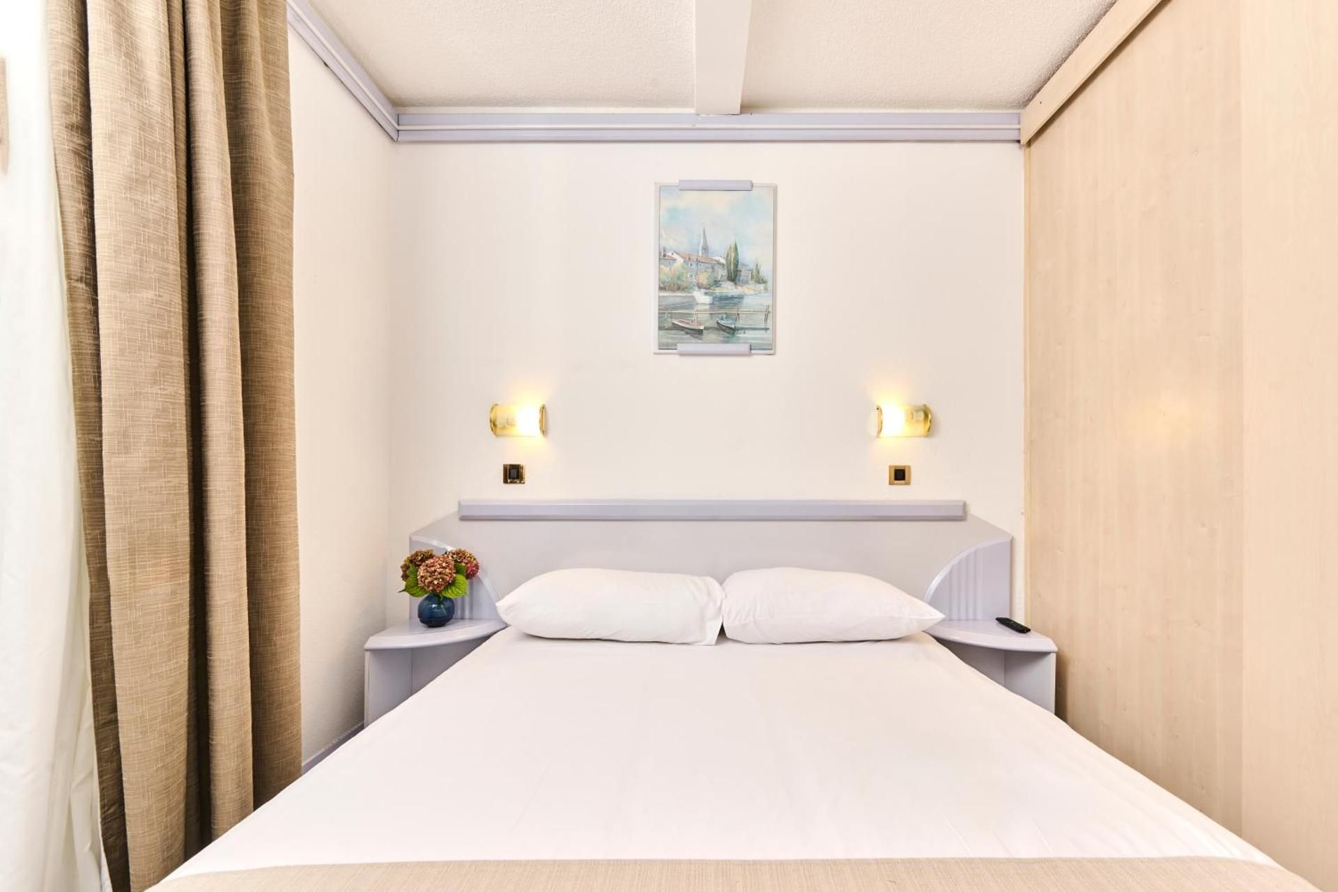 Economy Single Room with French Bed - Park Side