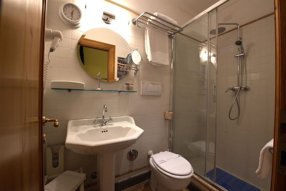 Hotel Locanda Cairoli Small Double Room Street View 10