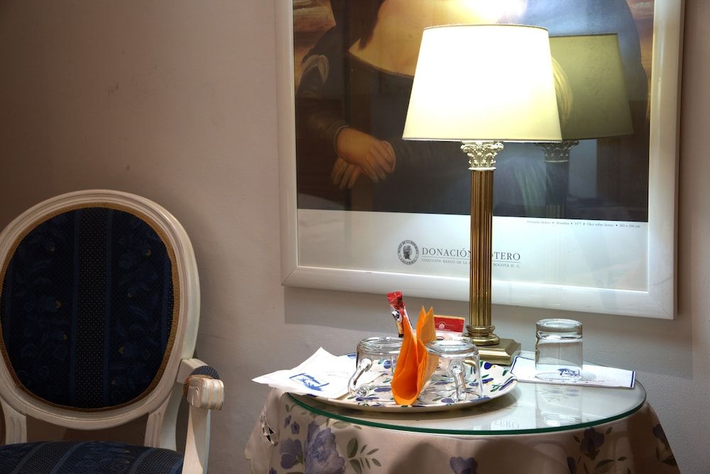 Hotel Locanda Cairoli Small Double Room Internal View 12