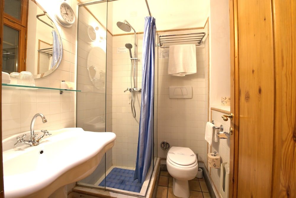 Hotel Locanda Cairoli Small Double Room Internal View 9