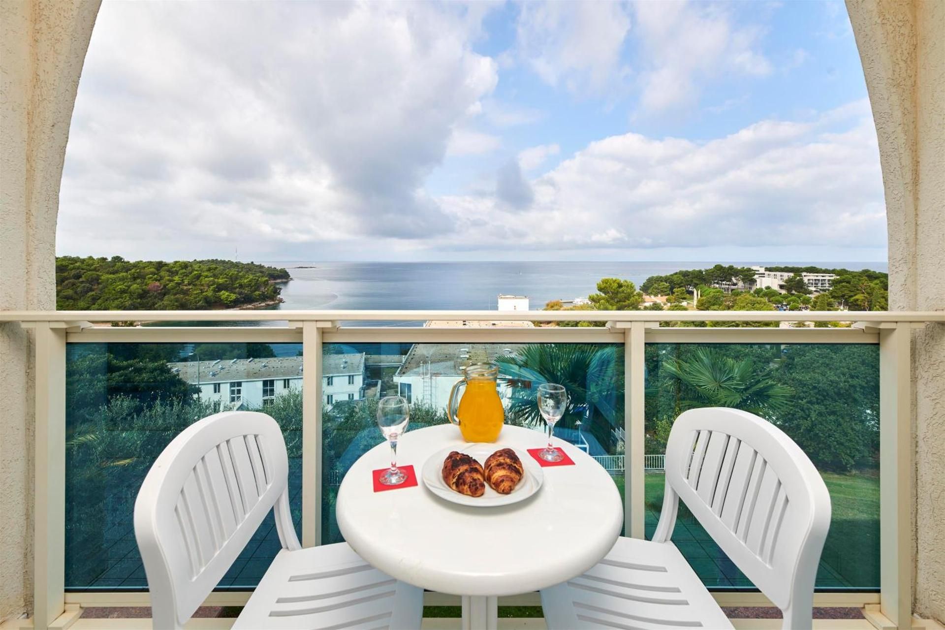 Classic Room with Sofa Bed and Balcony - Sea Side