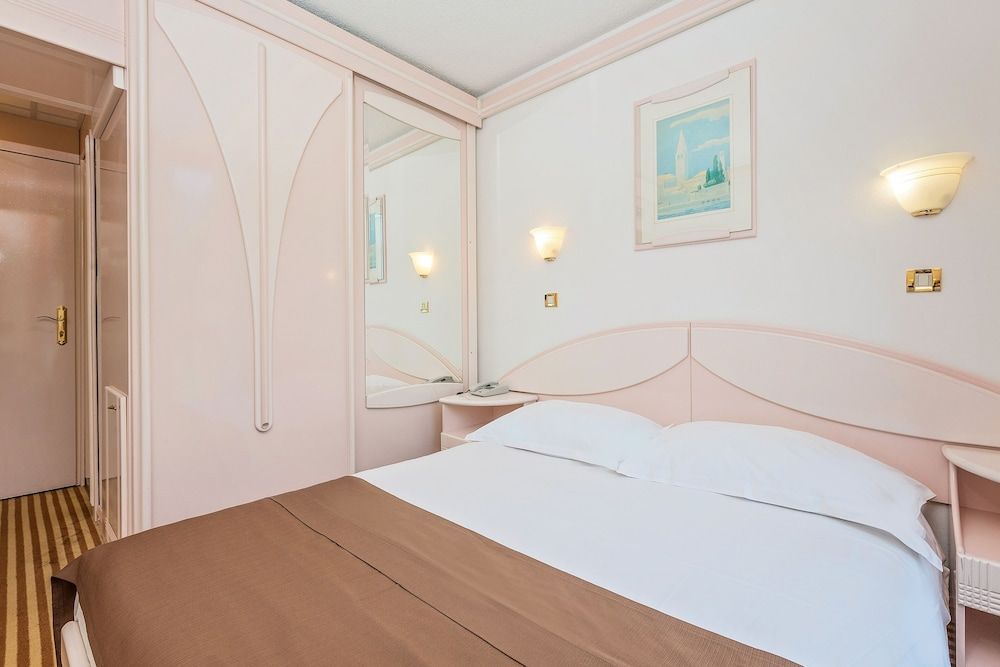 Economy room with french bed
