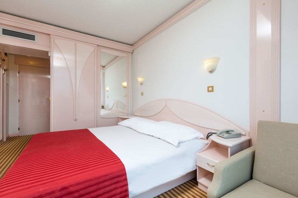 Economy room